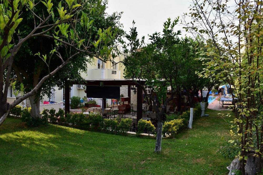 Sofia Studios & Apts Ayía Marína Exterior foto